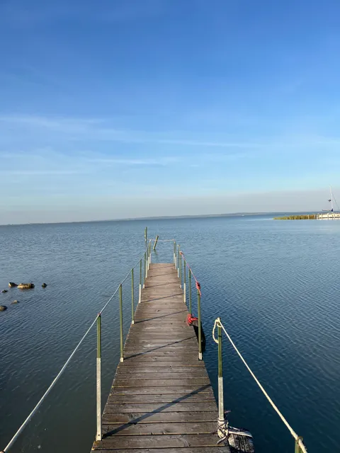 Fa móló a Balatonon